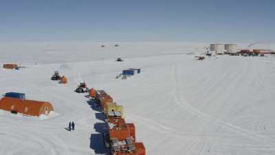 Le convoi de ravitaillement arrive à la station Concordia après 10 jours de traversée du continent Antarctique