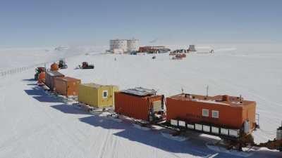 Le convoi de ravitaillement arrive à la station Concordia après 10 jours de traversée du continent Antarctique