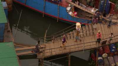 Chargement de barques à Port Sadarghat