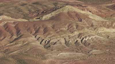 Paysages pierreux arides de montagne