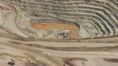 L'immense mine à ciel ouvert de San Cristobal