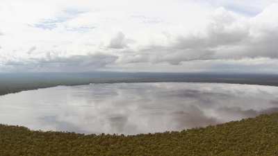 Reflets du ciel dans le lac Télé