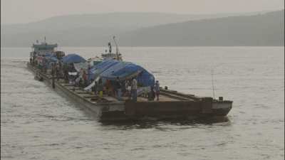 Barges sur le fleuve Congo