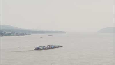 Barges sur le fleuve Congo