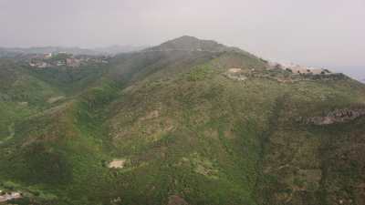 Carrière au sommet d'une colline, près du port de Béjaïa