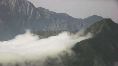 Montagnes dans les nuages en petite Kabylie