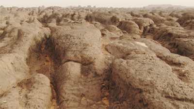 Désert et formations rocheuses entre Tamanrasset et Djanet