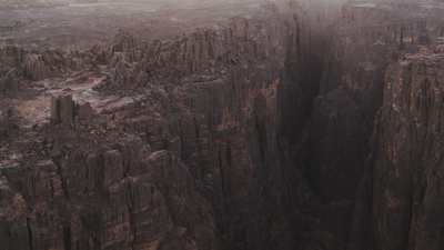 Canyon et gros plan sur des formations rocheuses rondes