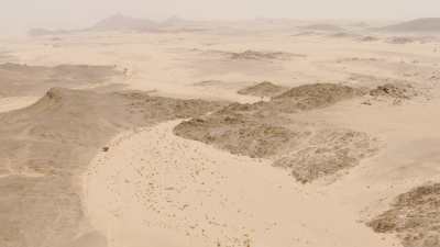 Désert, sable et roches près de Djanet