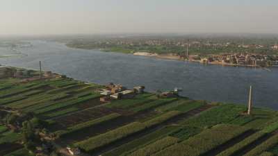 Les champs au bord du  Nil au sud du Caire