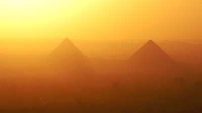 les Pyramides de Gizeh au coucher du soleil
