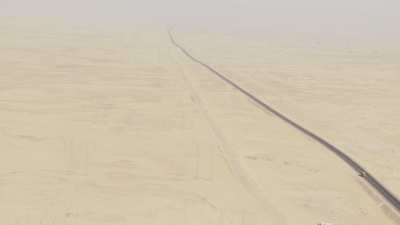 Route dans le désert près d'Assouan