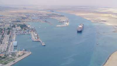 Paquebot sur le Canal de Suez