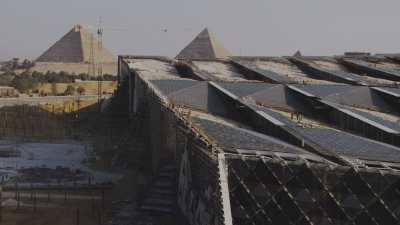 Grand Musée Égyptien en construction près des pyramides