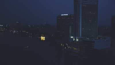 La nuit au dessus du Nil au centre-ville