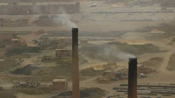 Briqueteries dans la pollution au sud du Caire