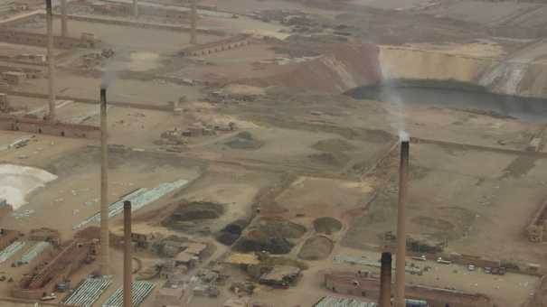 Briqueteries dans la pollution au sud du Caire