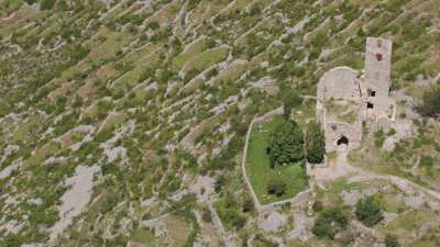 Village et ruines du château de Gosol
