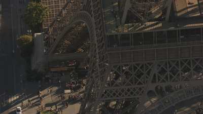 Images autour du sommet de la Tour Eiffel