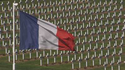 La Nécropole Nationale et le drapeau français