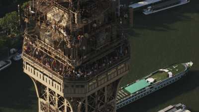 Gros plans sur la Tour Eiffel