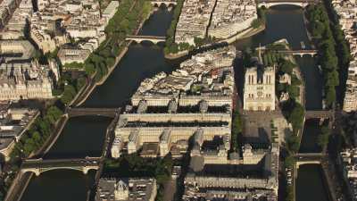 L'île de la Cité et la Cathédrale Notre Dame de Paris