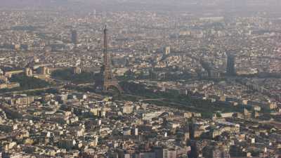 Alignement tour Eiffel, tour Montparnasse et Défense