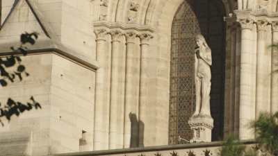 Notre-Dame de Paris, détails vus depuis la Seine