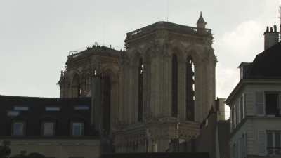 Notre-Dame de Paris, détails vus depuis la Seine