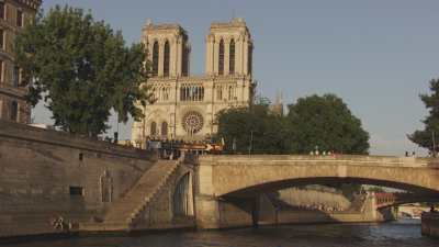 Notre-Dame de Paris vue depuis la Seine