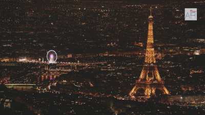 La Tour Eiffel de nuit dans le paysage parisien