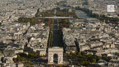 Paris : L'Arc de Triomphe et les Champs Elysées / Montmartre et la basilique du Sacré Coeur