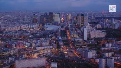Paris La Défense au crépuscule avec l'Axe Historique  depuis Nanterre jusqu'à Paris
