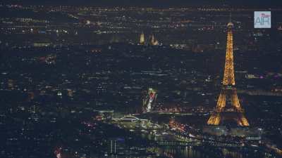 Paris la nuit : Plans larges sur la ville avec la tour Eiffel
