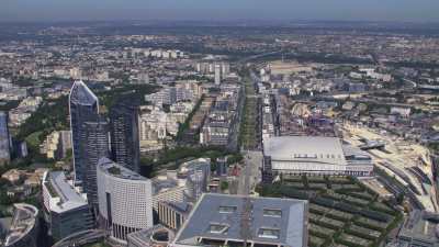 L'Axe Majeur depuis Neuilly-sur-Seine avec le quartier de la Défense jusqu'à Nanterre