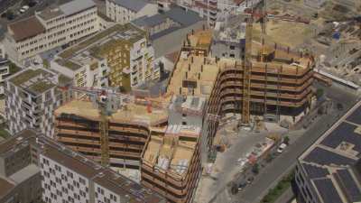 L'école Casares rue Cristino Garcia + Construction d'un immeuble de bureaux en bois à Saint-Denis