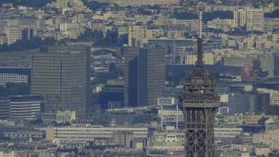 La tour Eiffel, vue depuis et avec Boulogne-Billancourt