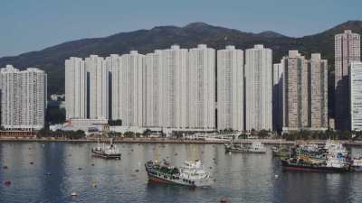 Travellings depuis la baie vers les immeubles à Kowloon