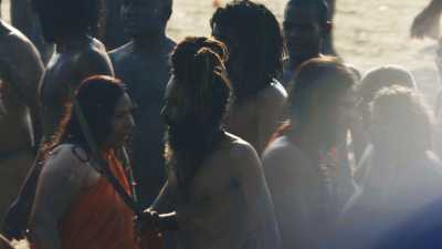 Bain des Sadhu lors de la Kumbh Mela