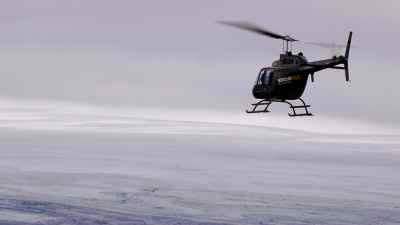 Hélicoptère Nordurflug survolant le Vatnajokull