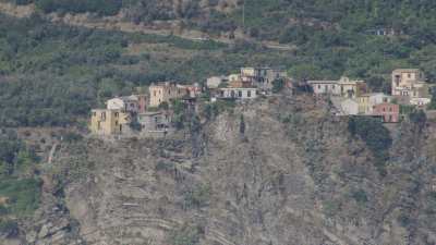 Village sur la falaise et plans de La Spezia