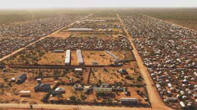 Tentes de réfugiés à perte de vue, Kambioos Camp