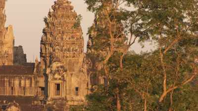 Approche et zoom sur les temples d'Angkor Vat
