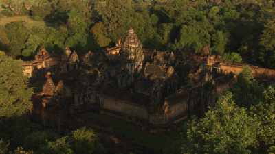 Approche et zoom sur les temples d'Angkor Vat