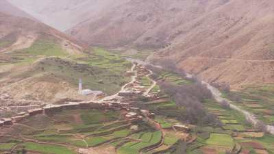Village de montagne du plateau Timnkar et sa mosquée