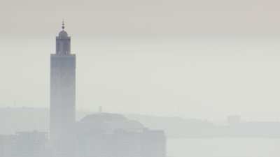 La ville dans la brume