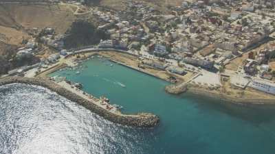 Petit port d'El Jebeha, pêcheurs, filet