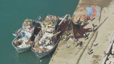 Petit port d'El Jebeha, pêcheurs, filet
