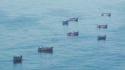 Petits bateaux de pêche à l'algue rouge