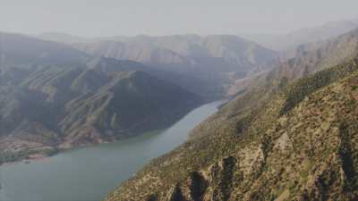 Lac et barrage d'Ouirgane dans les montagnes